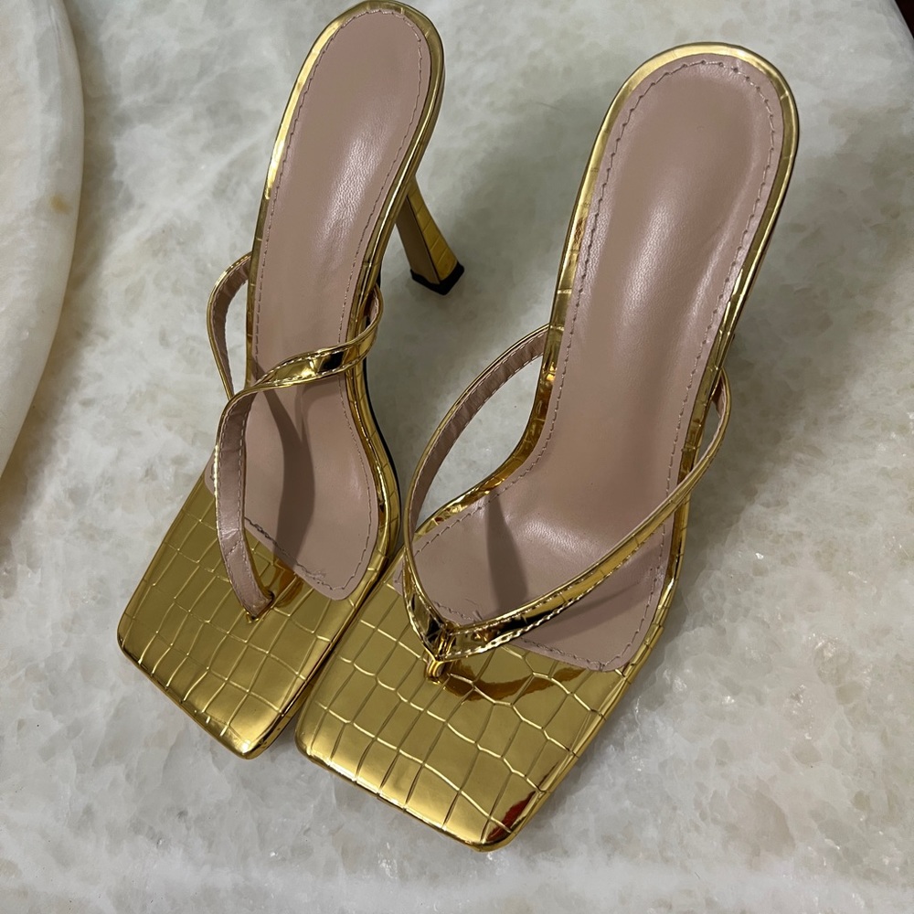 Size 38/7 SHEIN gold heels